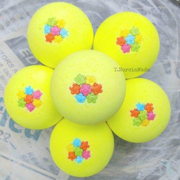 Flower Child Bath Bomb: Pineapple Patchouli - Picture 2 of 4